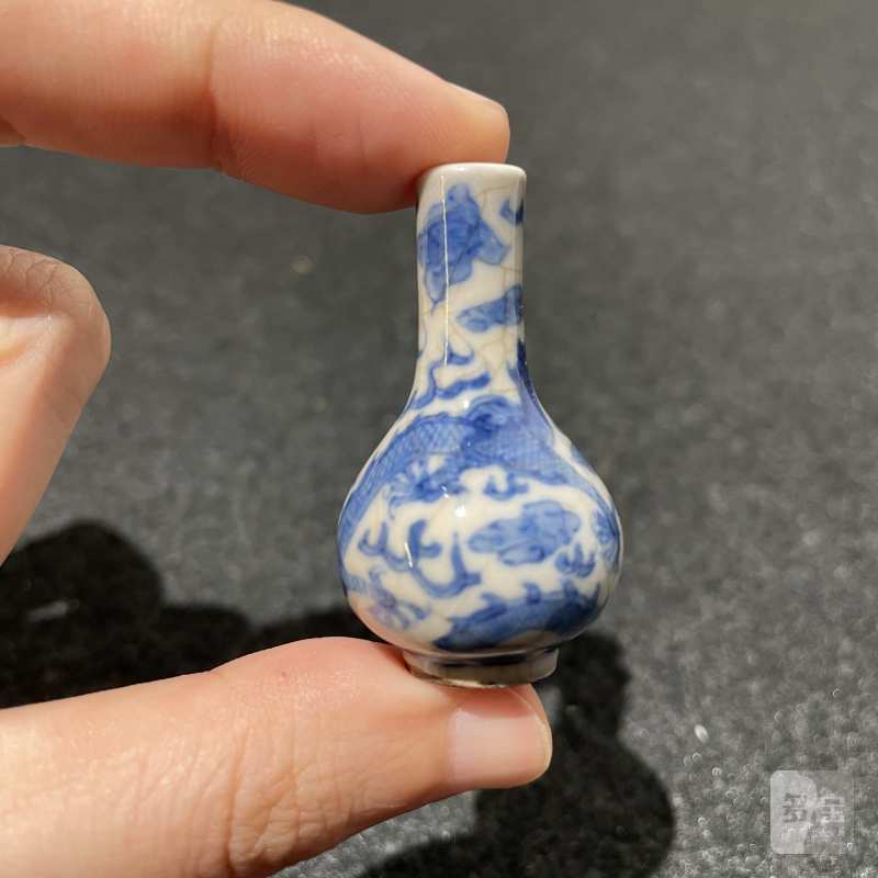 清嘉庆 浆胎青花云龙纹瓶 - 图3